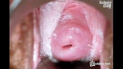 Exploració ginecològica d'una dona bella