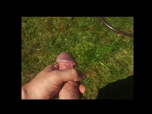 ❤️ Una guapa calenta es folla el seu cony rosa i es corre amb un esquitxat en un jardí d'estiu ❤️❌ Porno al ca.com-porn-mz.ru ﹏