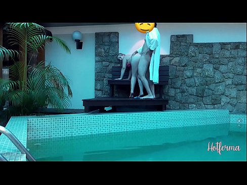 ❤️ El cap convida la criada a la piscina, però no va poder resistir-se a una calor ❤️❌ Porno al ca.com-porn-mz.ru ﹏